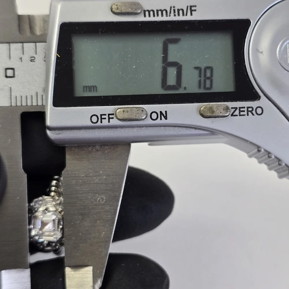 Watch Video / 14K Gold Assher Cut Solitaire Halo Ring